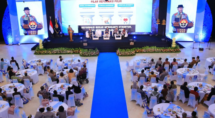 Sarasehan Hari Jadi ke-74 Humas Polri, Nanan Soekarna: Polisi Humanis Berlandaskan Kejujuran