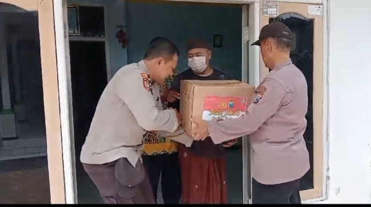 Polsek Krembung Peduli Duafa