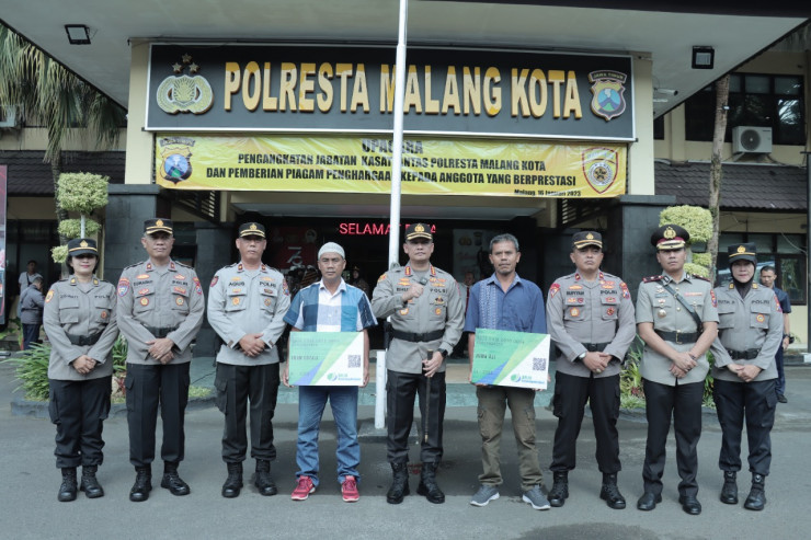 Polresta Malang Kota Bantu Para Sopir Angkot Dengan Kartu BPJS Ketenagakerjaan