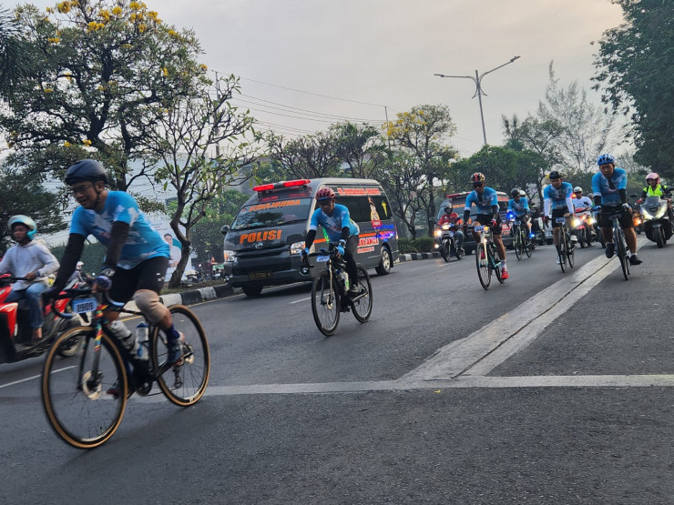 Polresta Sidoarjo Amankan Jalur Tour de Panderman 2024 Warga Antusias Suport Para Pembalap
