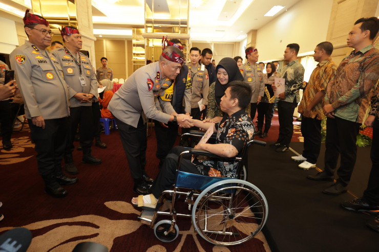 Korban Bom Gereja di Surabaya Terima Penghargaan dari Polri