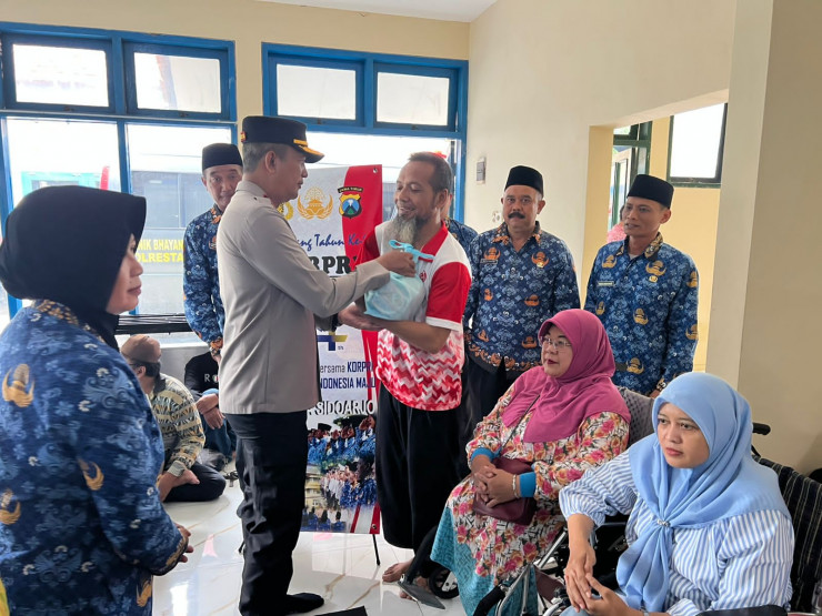 ASN Polresta Sidoarjo Gelar Baksos dan Pemeriksaan Kesehatan Gratis untuk Disabilitas
