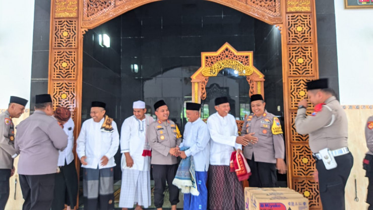 Jumat Keliling, Polres Pacitan Beri Pesan Kamtibmas Jemaah di Masjid