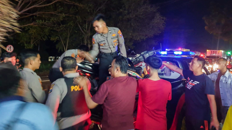 Redam Emosi Ratusan Warga Kapolres Probolinggo Kota Pimpin Proses Evakuasi Terduga Pelaku Curanmor