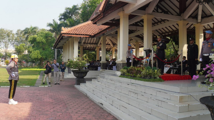 Kapolresta Sidoarjo Irup Hari Bhayangkara Ke-77 di Alun-alun Sidoarjo