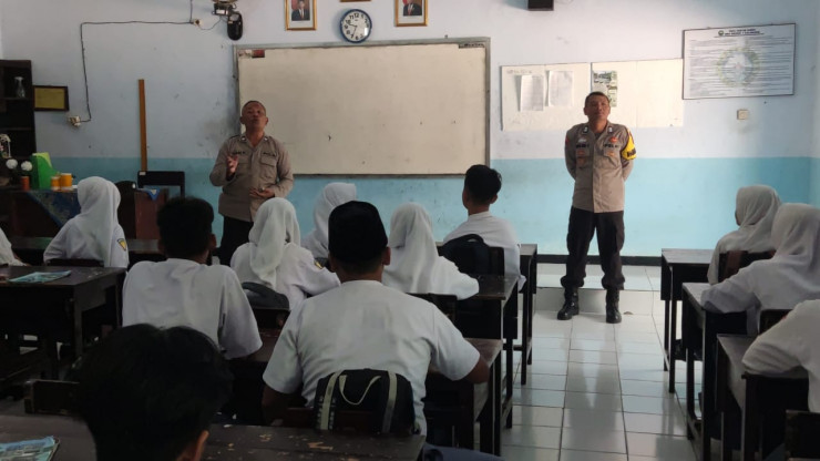 Polres Tulungagung Blusukan ke Sekolah Tanamkan Generasi Muda Yang Disiplin dan Berbudi Luhur