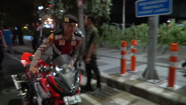 Personel Gabungan Polrestabes Surabaya Tertibkan Bali Amankan 110 Motor