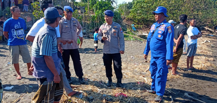 Satpol Airud Polres Jember Berhasil Selamatkan Dua Nelayan Dihantam Ombak, Dua Lainya Dalam Pencarian