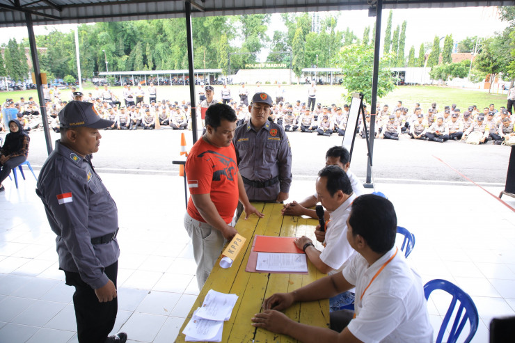 Pastikan Berjalan Sesuai SOP, Polres Madiun Gelar Simulai Pengamanan TPS Pemilu 2024