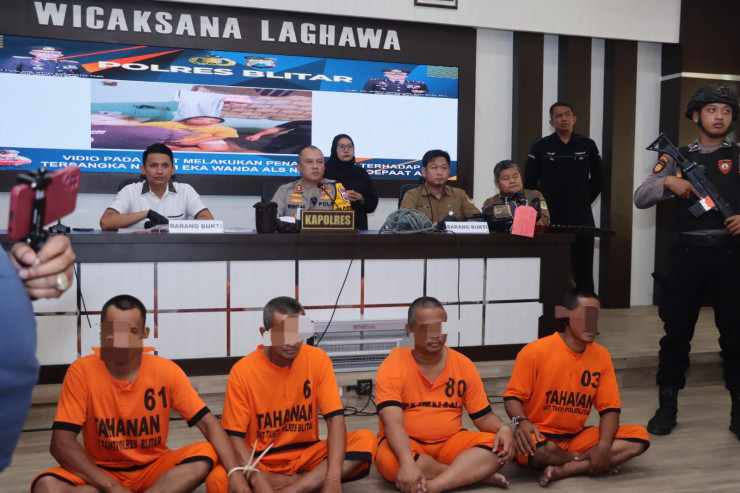 Polres Blitar Berhasil Amankan 4 Tersangka Sindikat Pembalakan Liar