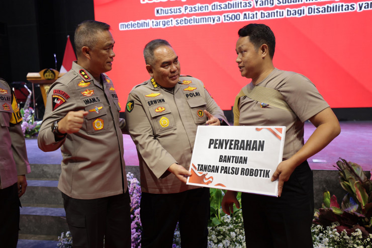 Hari Bhayangkara ke - 78 Polda Jatim Gelar Bakkes di Lumajang Layani 16 Ribu Lebih Warga Masyarakat