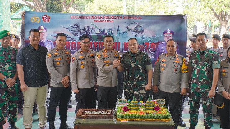 Perkuat Sinergitas, Polresta Sidoarjo Beri Kejutan HUT TNI Ke-79